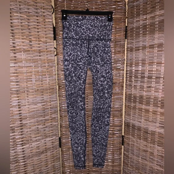 #34 Lululemon Wunder Under Pant (Hi-Rise)
Mini Cinder Lace White Black - Sz - Picture 6 of 10